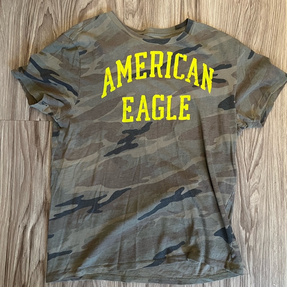 American Eagle camo t-shirt